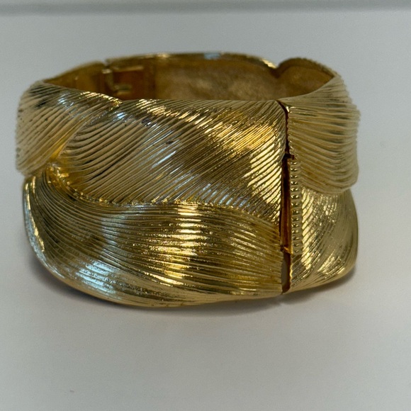 Vintage Nina Ricci Wide Cuff Bracelet Golden - Picture 5 of 13